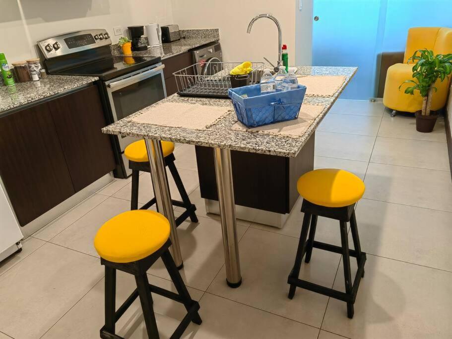 1102 Torre Los Yoses Hermoso Apartamento En Barrio Escalante Sin Parqueo 산호세 외부 사진